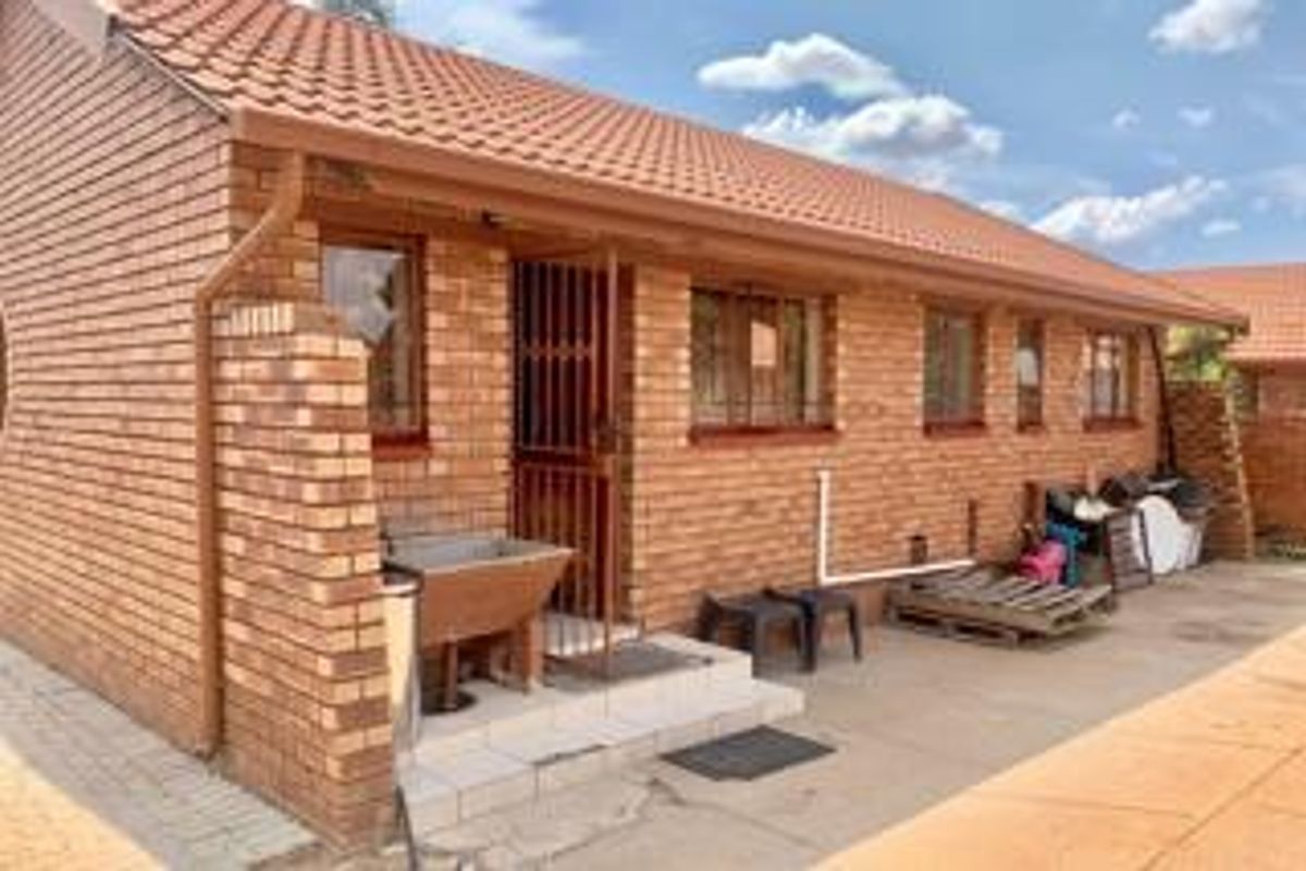 3 bedrooms house for sale in Soshanguve AA - Photo 2
