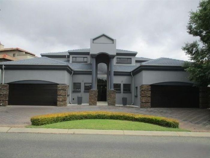 Property #2555135, House For Sale in Blue Valley Golf Estate