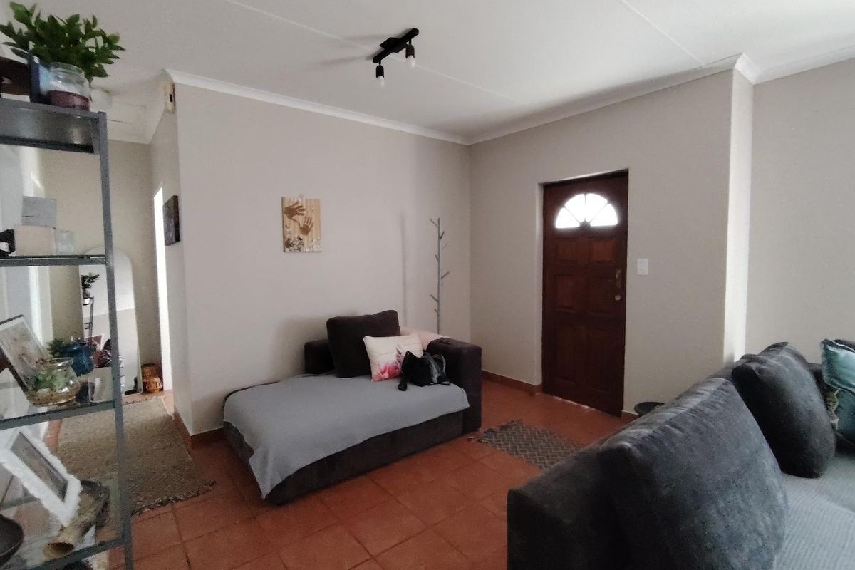 NEAT 2 BEDR 2 BATHR DUET IN HIGHVELD - Photo 3