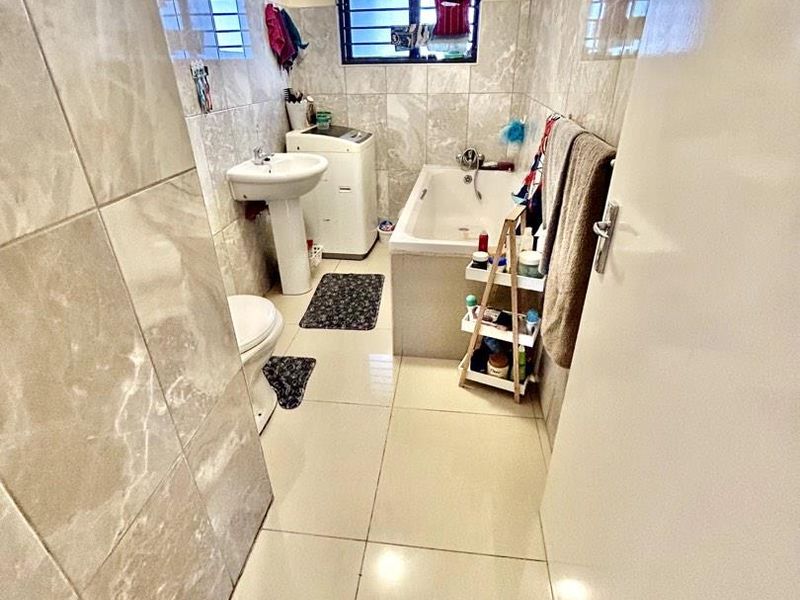 Charming Balcony Apartment in Otjomuise for Sale! - Photo 4