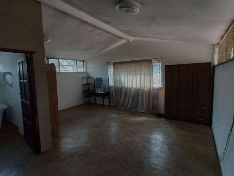 3 Bedroom House for Sale in Daspoort, Pretoria - Photo 4