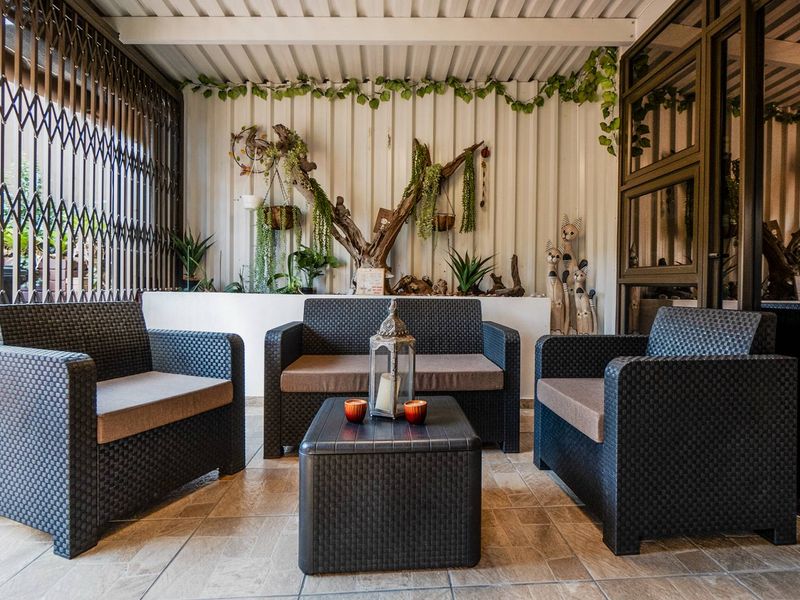 Face brick secure townhouse with sea views - Photo 4