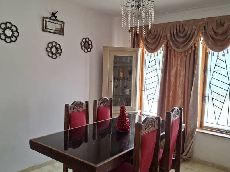 3 Bedroom Home with 2 Flats - Photo 6