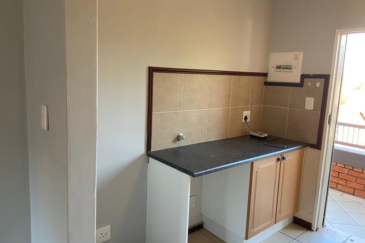 Discover Modern Comfort: Ideal First Home or Investment - Photo 3