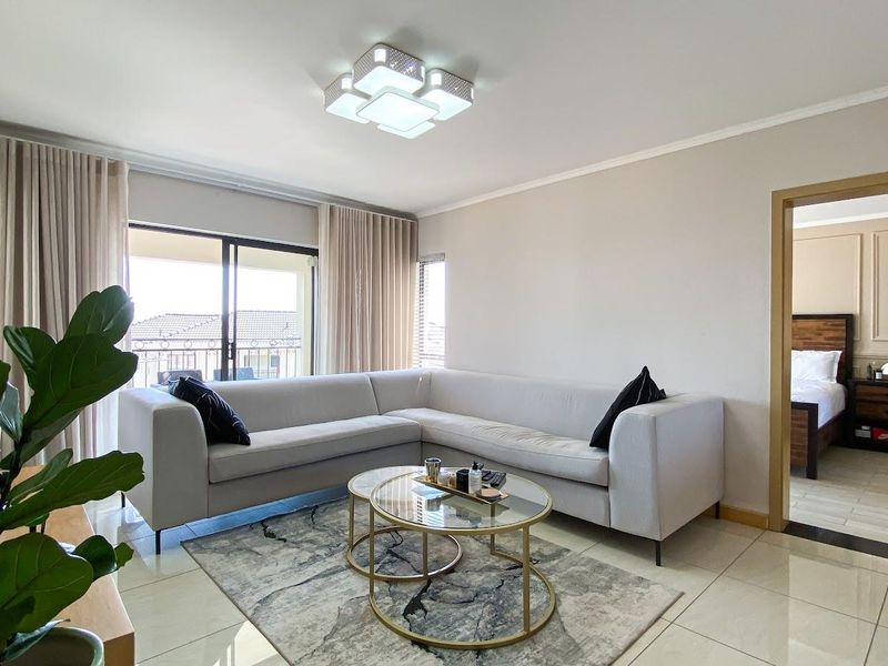 2 Bed 2 Bath Executive Apartment - Photo 2