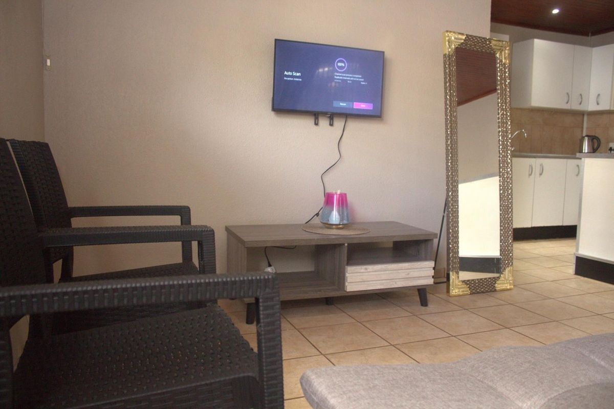 1 Bedroom Garden Cottage For Rent In Brackendowns - Photo 4
