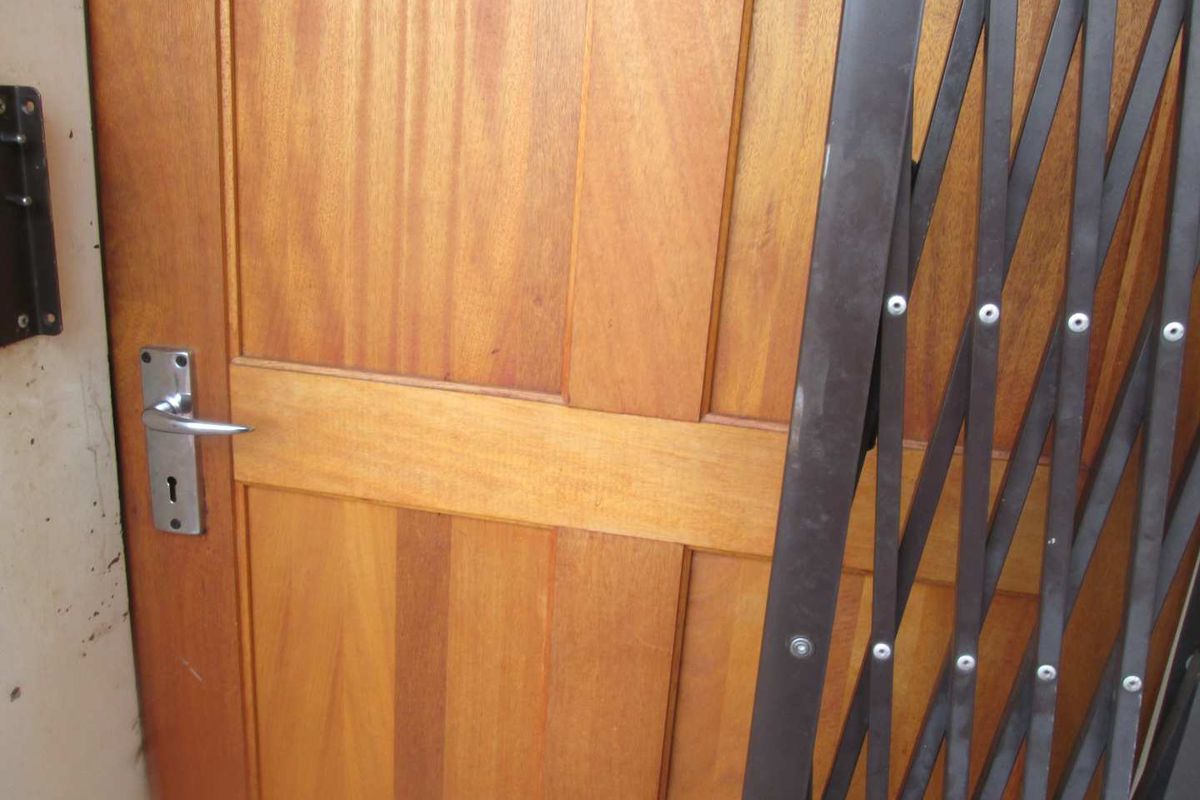 VERY BEAUTIFUL , NEAT AND CLEAN [2.5 ] TWO AND HALF BEDROOMS APARTMENT FOR SALE IN SUNNYSIDE  BARGAIN - Photo 5