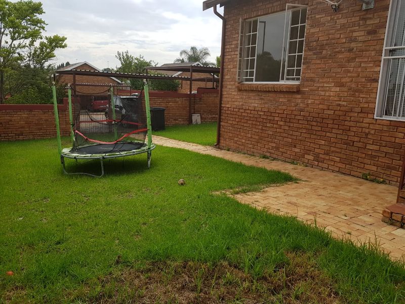 2 Bedroom Townhouse For Sale in Honeydew Ridge - Photo 4