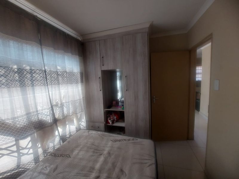 2 bedrooms house for sale in Soshanguve East - Photo 8