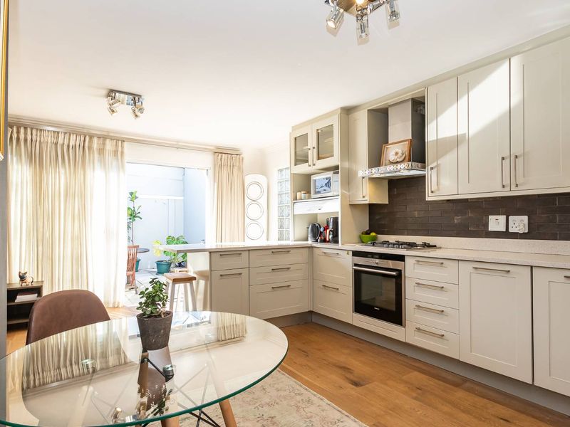 Stylish North facing lock-up & go - Photo 10