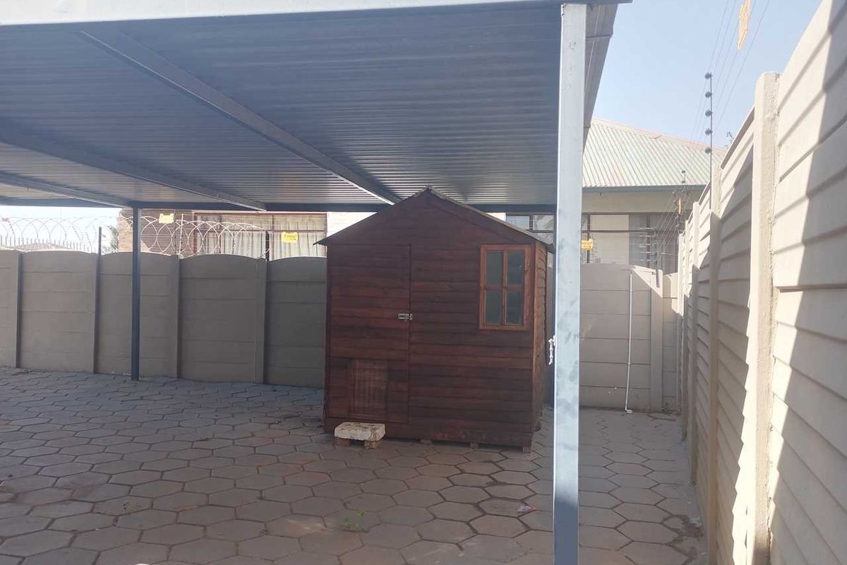 Modern Florentia Home with Business Potential on a Corner Stand - Photo 3