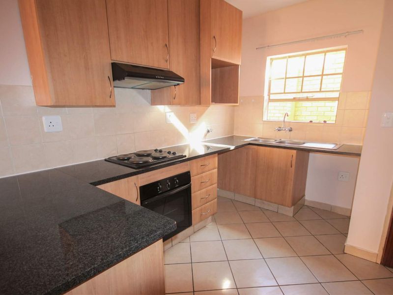 Loadshedding free area - A perfect lock up and go! - Photo 3