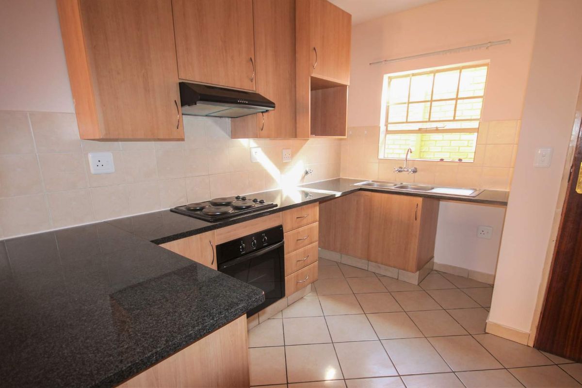 Loadshedding free area - A perfect lock up and go! - Photo 3