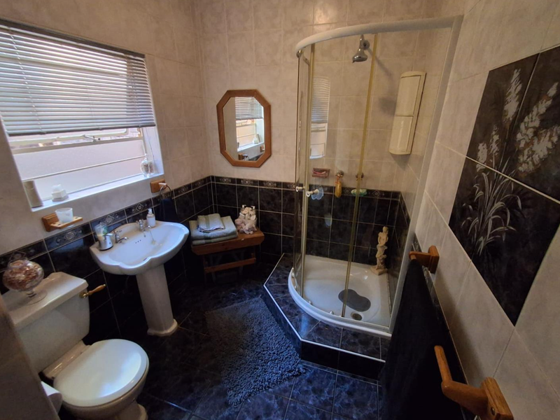 Charming Hillside Family Home with Cottage – Mulbarton - Photo 7