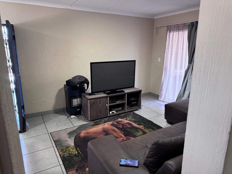 Modern Two Bedroom Apartment To Let - Photo 2