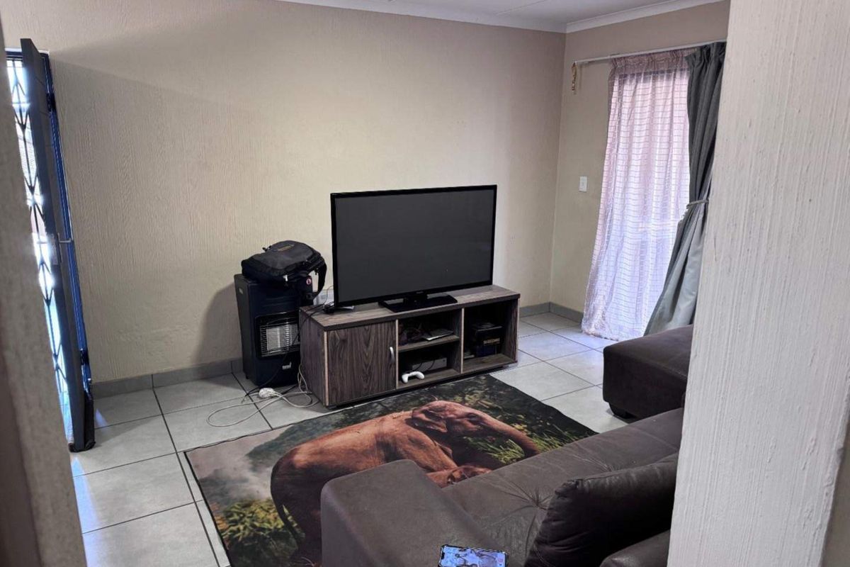 Modern Two Bedroom Apartment To Let - Photo 2