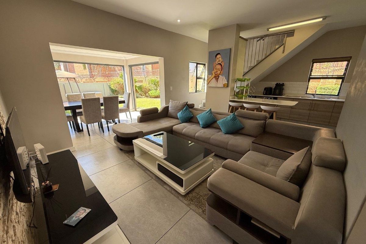 Exquisite Residence with Majestic Landscaped Garden and Exceptional Entertaining Spaces - Photo 4