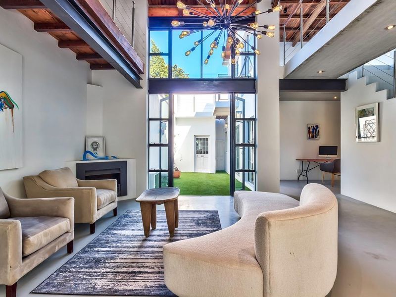 A Striking Renovation With Exceptional Value in Gardens - Photo 8