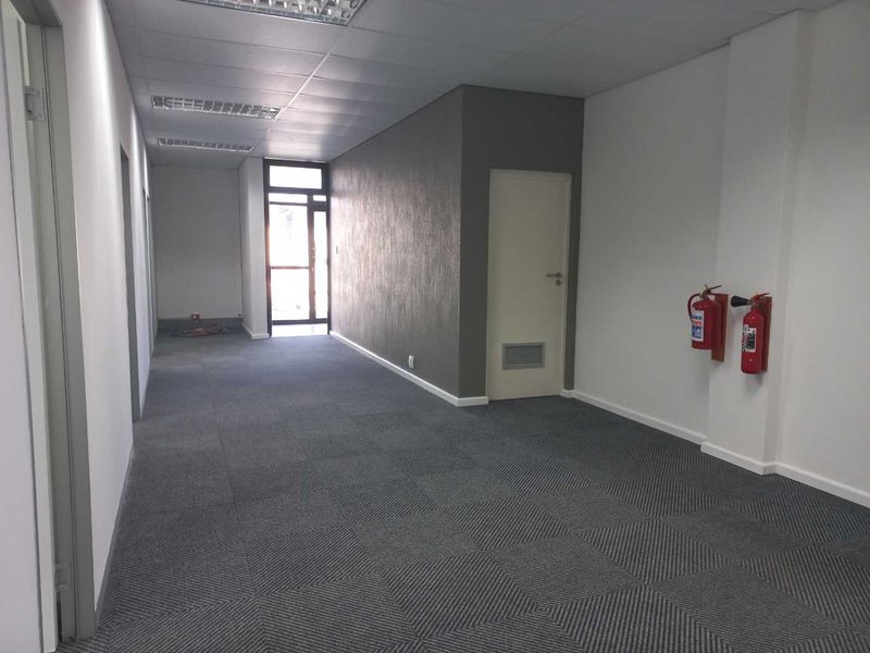 Office space available immediately, just off William Moffett Expressway! - Photo 5