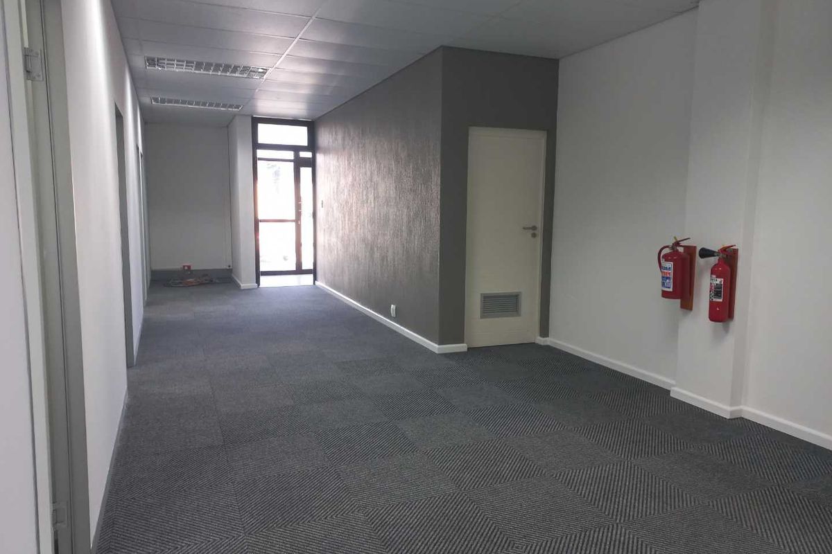 Office space available immediately, just off William Moffett Expressway! - Photo 5