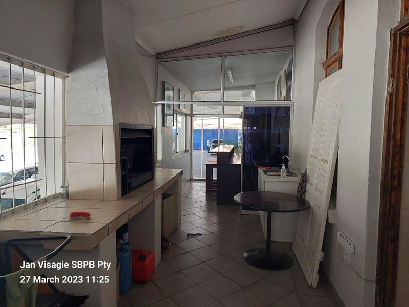 FOR SALE - Prime Location next to Hosea Kutako Drive - Photo 8