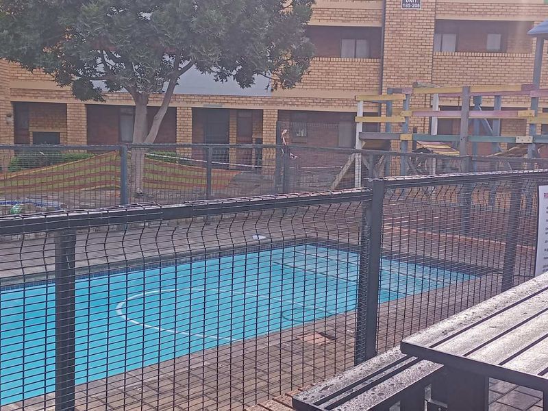 "Modern Living: 2-Bed Apt with Pool & Playground" - Photo 10