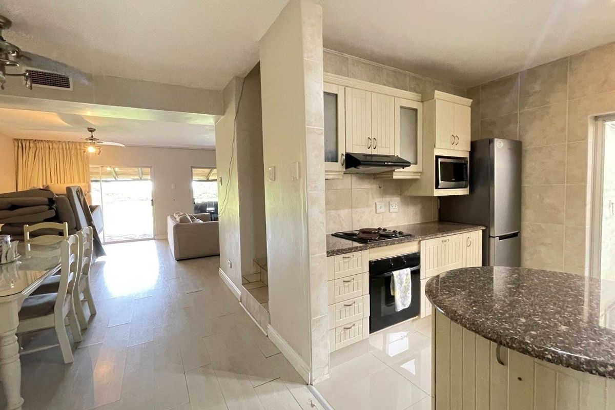 Fully Furnished 3-Bedroom Beachfront Apartment – Longbeach - Photo 2