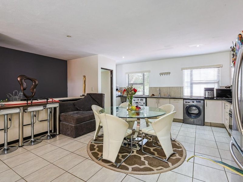 Elegant 2 Bedroom Home for Sale in Lombardy Estate - Photo 8