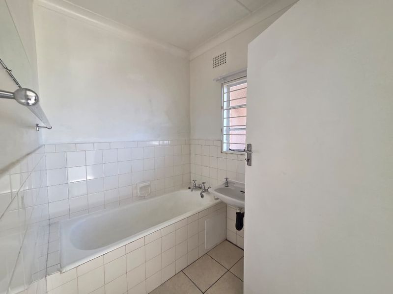 Spacious Flatlet to Rent in the Prime of Horison on 2nd floor - Photo 10
