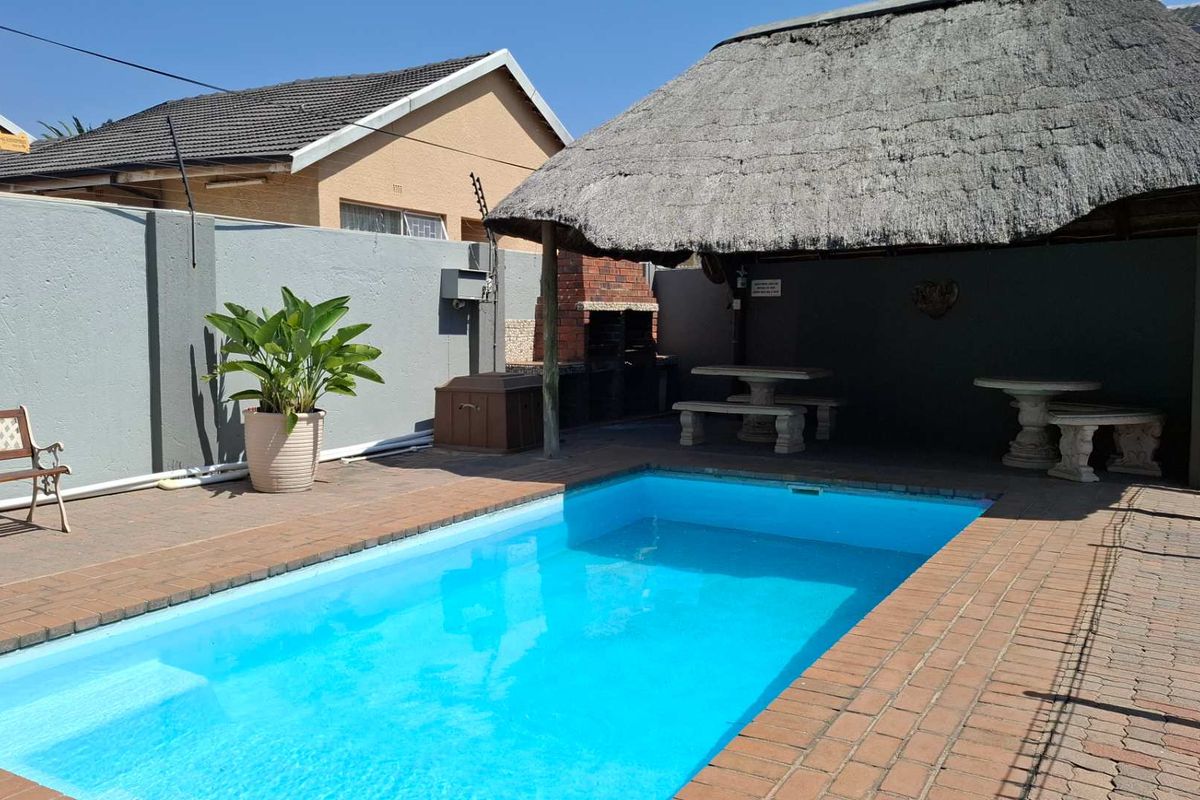 Upstairs Lock Up and Go Townhouse - Photo 5