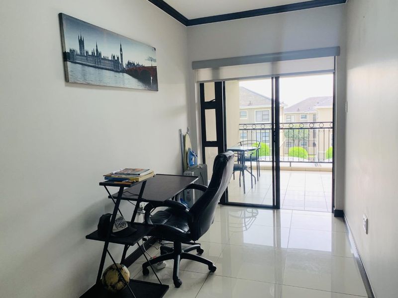 Modern 1-Bed Apartment in Palm View Estate - Photo 8