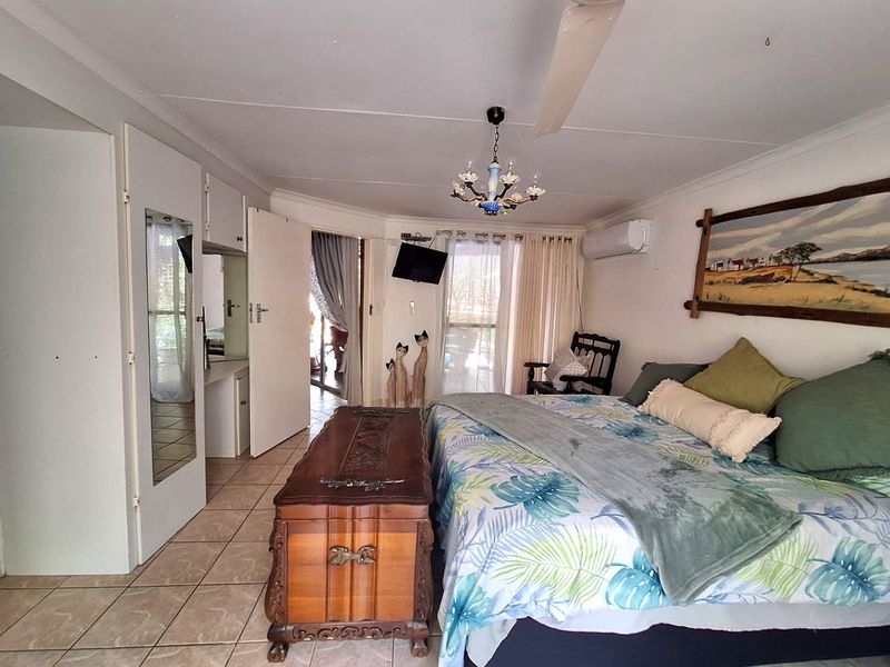 Dual-level Design with Stylish Features - Photo 5