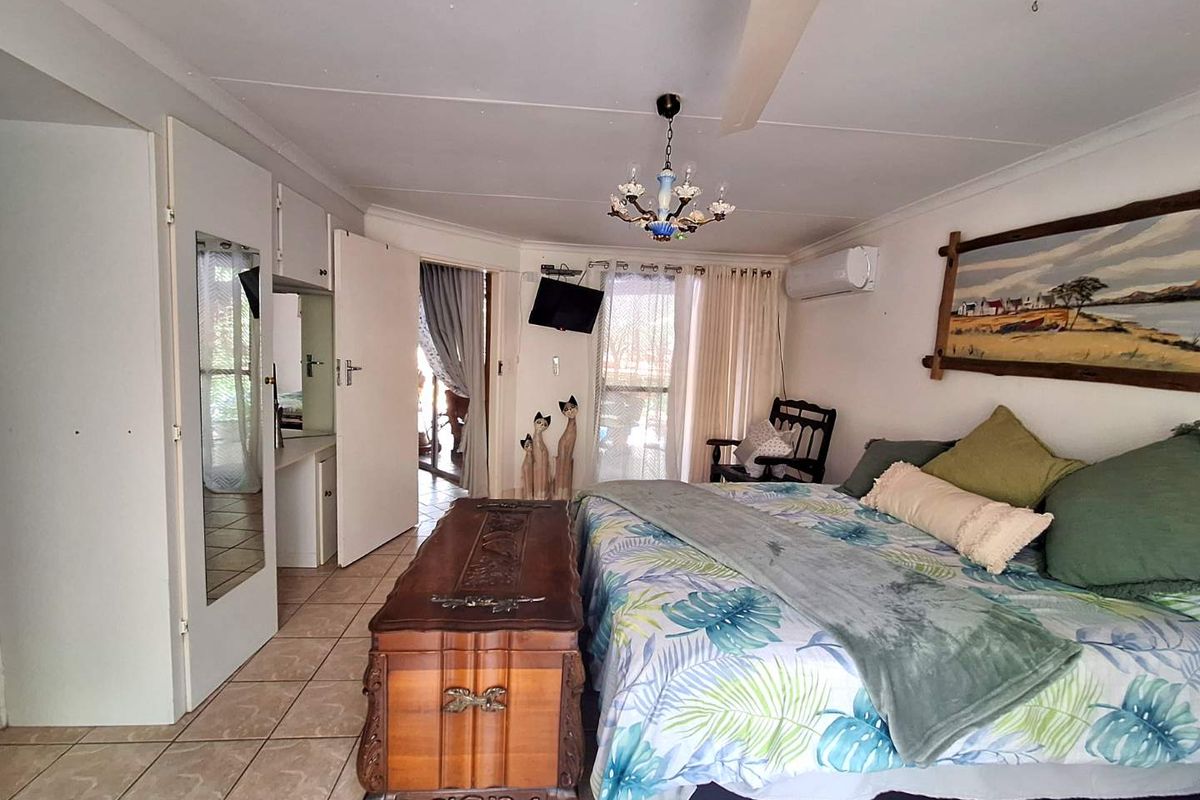 Dual-level Design with Stylish Features - Photo 5