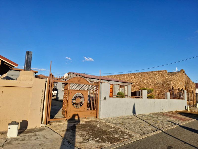 2 Bedroom house for sale in Mamelodi West. - Photo 3