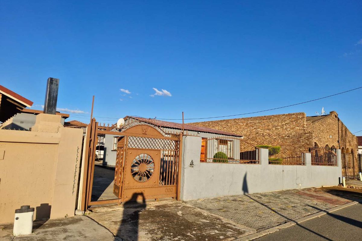 2 Bedroom house for sale in Mamelodi West. - Photo 3