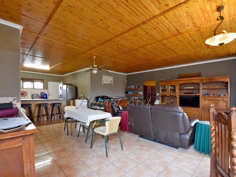 Ext 6, Henties Bay:  Home with Flat Potential is for sale - Photo 2