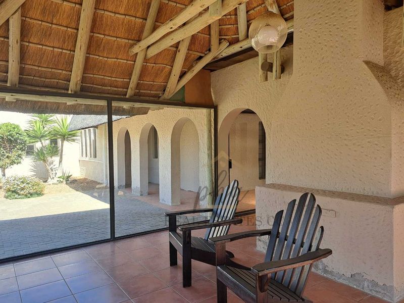 5 Bedroom family home with flatlet for sale in Walvis Bay selling for N$4.7 mil - Photo 4