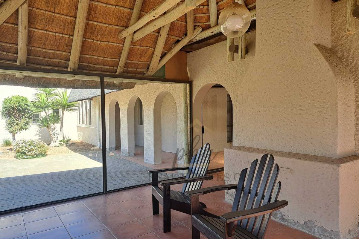 5 Bedroom family home with flatlet for sale in Walvis Bay selling for N$4.7 mil - Photo 4