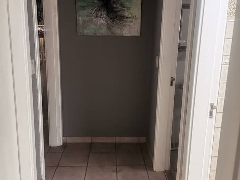 For sale - Vineta's Finest: Elegant 4-Bedroom Home with Top Amenities! - Photo 6