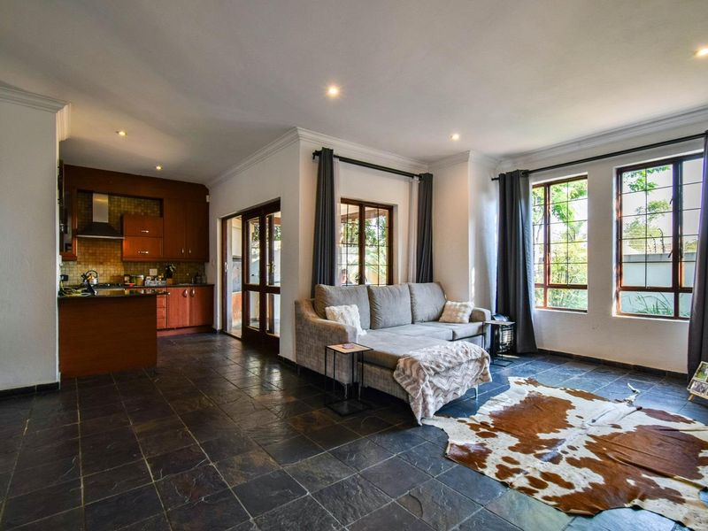 Immaculate Full-Title home in secuirity estate – Equestria - Photo 3