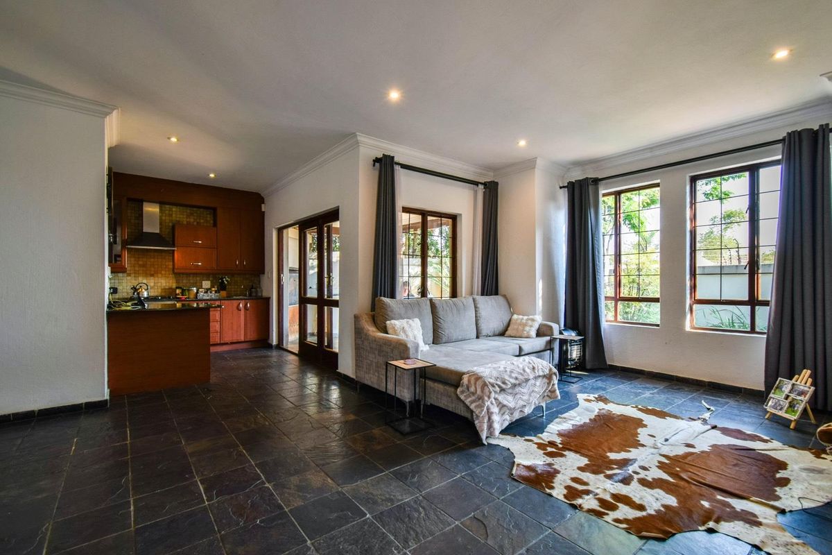 Immaculate Full-Title home in secuirity estate – Equestria - Photo 3