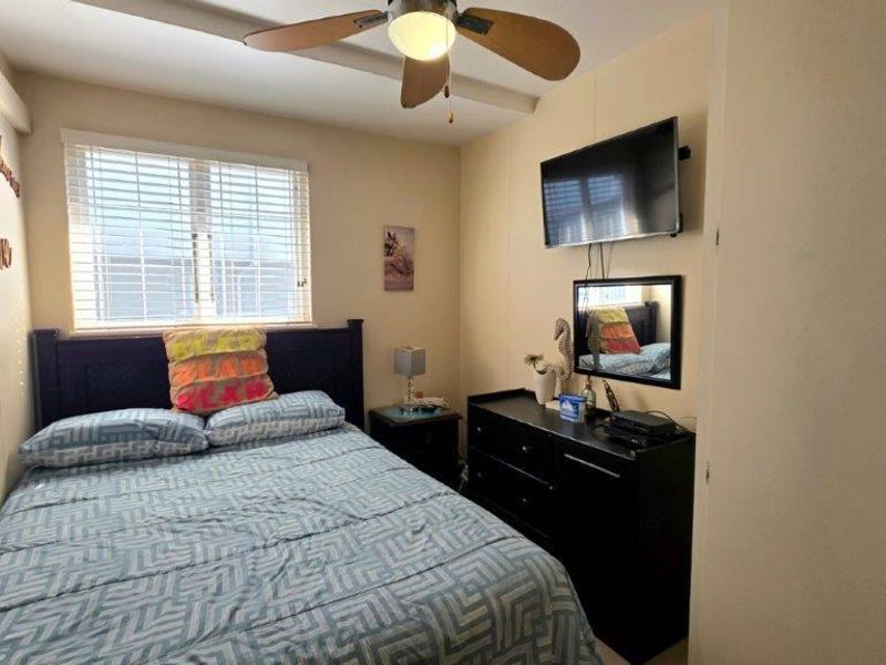 Fully Furnished 3 Bedroom Townhouse - Photo 10
