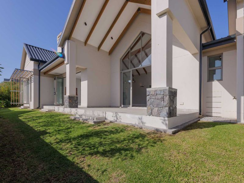 SPACIOUS AND WARM 4 BEDROOM FAMILY HOME IN KINGSWOOD GOLF ESTATE - Photo 8