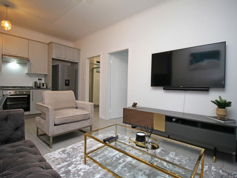Tastefully furnished 1bedroom ground floor unit for rent - Photo 1