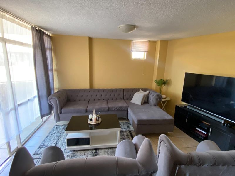 Well Kept Apartment For a Working Couple - Photo 5