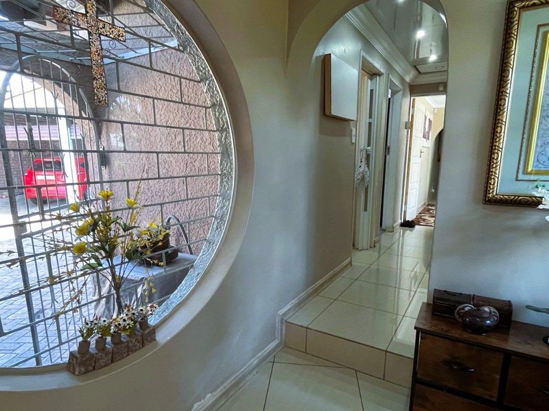 Modern 2-Bedroom, 3-Bathroom Move-In Ready Home with Quality Finishes - Photo 6