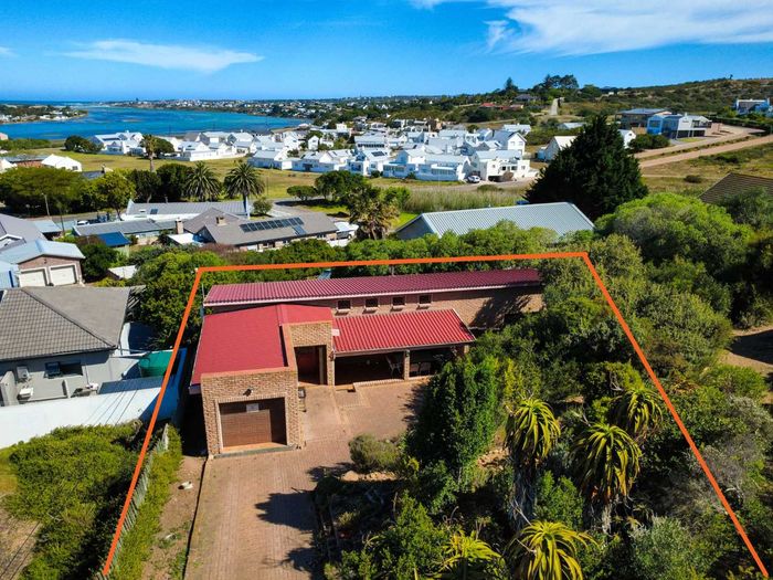 Property #2427024, House For Sale in Still Bay West