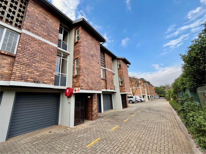 Spacious Three-Level Townhouse with Scenic Views in La Montagne - Photo 2