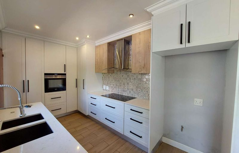 Sensational 4 Bed House to Rent in Olivedale