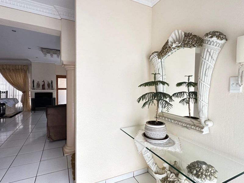 Spacious 4-Bedroom Family Home with Flatlet To Rent in Ninapark - Photo 3
